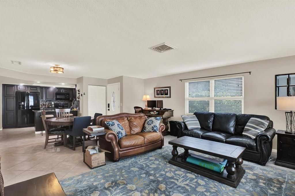 Active With Contract: $424,900 (3 beds, 2 baths, 1388 Square Feet)