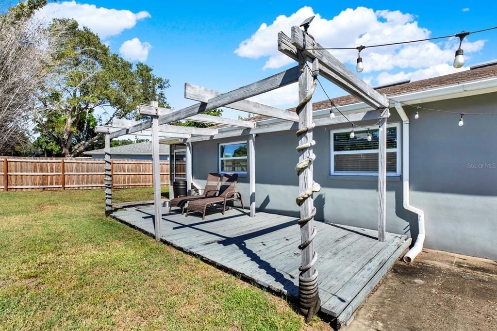 Active With Contract: $424,900 (3 beds, 2 baths, 1388 Square Feet)