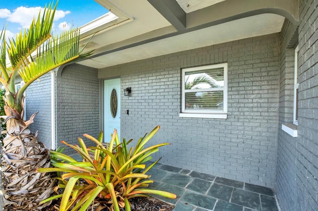 Active With Contract: $424,900 (3 beds, 2 baths, 1388 Square Feet)