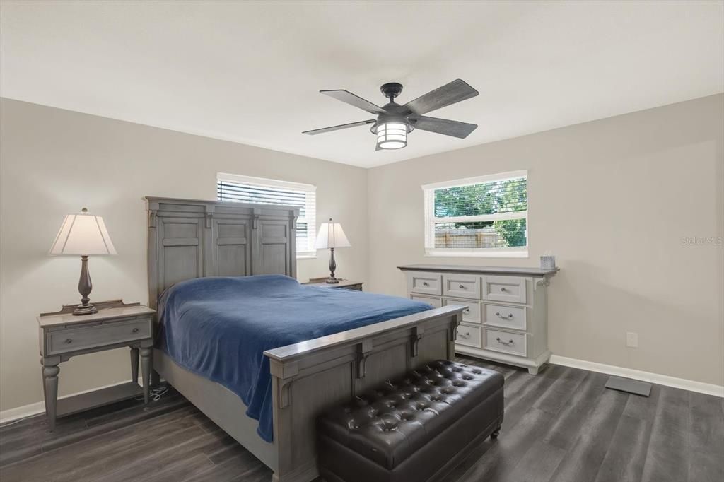 Active With Contract: $424,900 (3 beds, 2 baths, 1388 Square Feet)