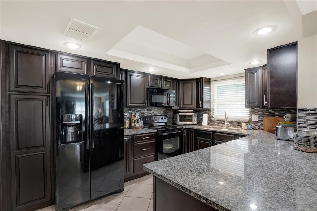 Active With Contract: $424,900 (3 beds, 2 baths, 1388 Square Feet)