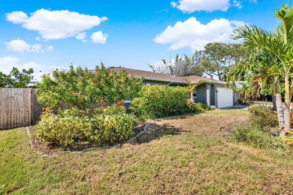 Active With Contract: $424,900 (3 beds, 2 baths, 1388 Square Feet)