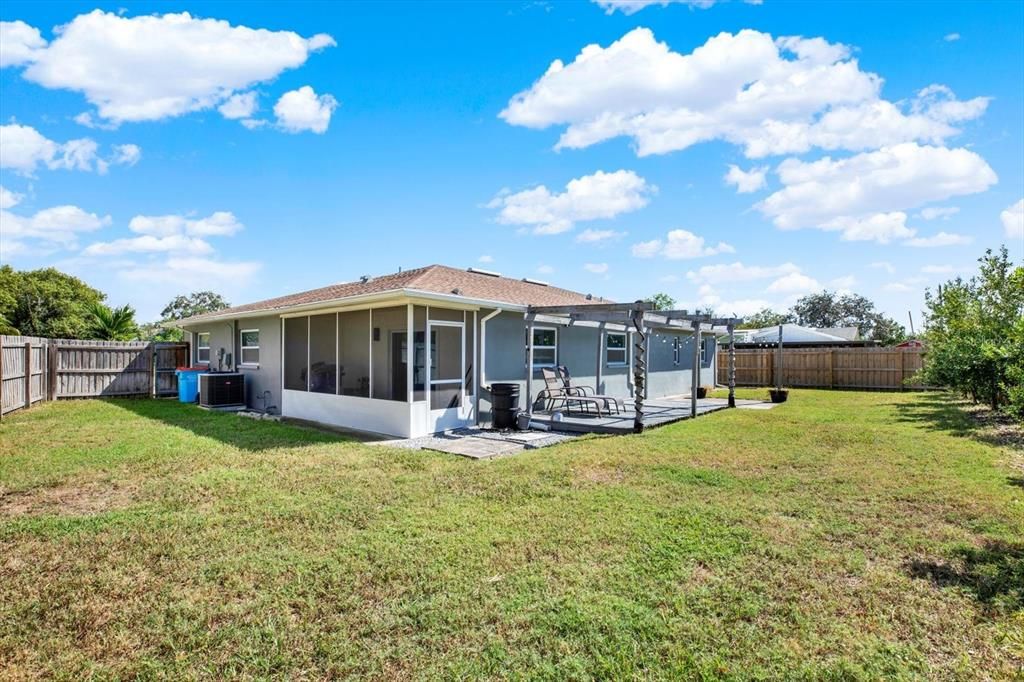 Active With Contract: $424,900 (3 beds, 2 baths, 1388 Square Feet)