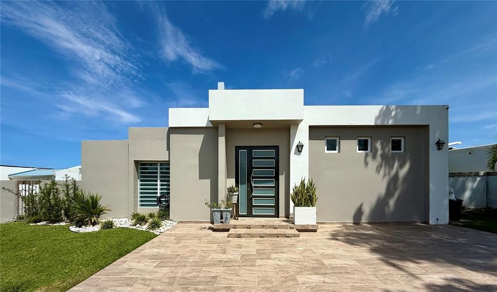 Recently Rented: $2,950 (3 beds, 2 baths, 1545 Square Feet)