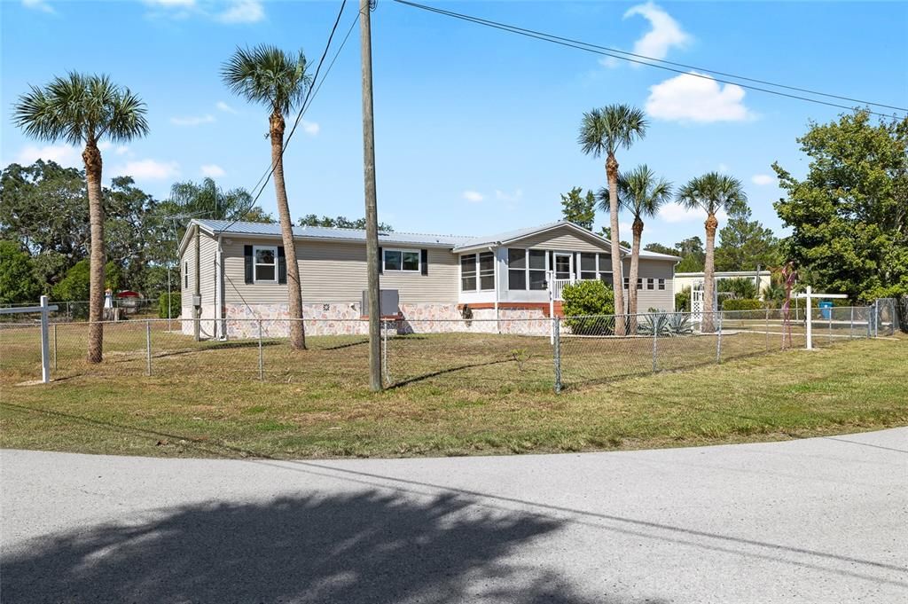 For Sale: $489,999 (3 beds, 3 baths, 2204 Square Feet)