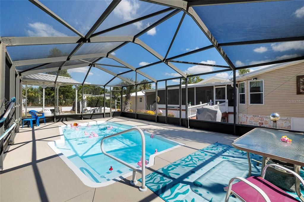 For Sale: $489,999 (3 beds, 3 baths, 2204 Square Feet)