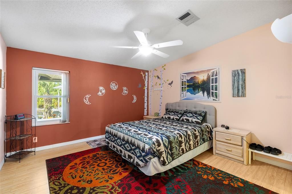 For Sale: $489,999 (3 beds, 3 baths, 2204 Square Feet)