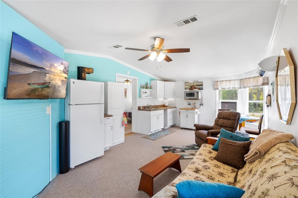 For Sale: $489,999 (3 beds, 3 baths, 2204 Square Feet)