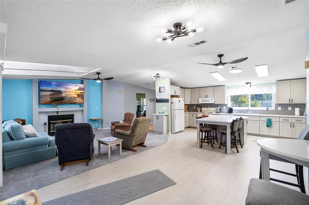 For Sale: $489,999 (3 beds, 3 baths, 2204 Square Feet)