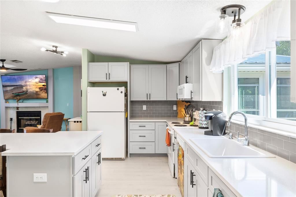 For Sale: $489,999 (3 beds, 3 baths, 2204 Square Feet)