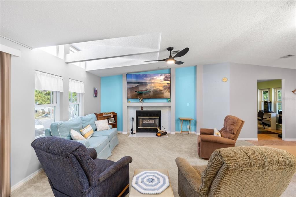 For Sale: $489,999 (3 beds, 3 baths, 2204 Square Feet)