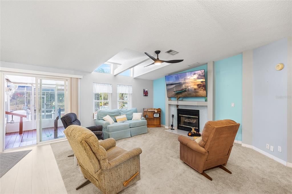 For Sale: $489,999 (3 beds, 3 baths, 2204 Square Feet)