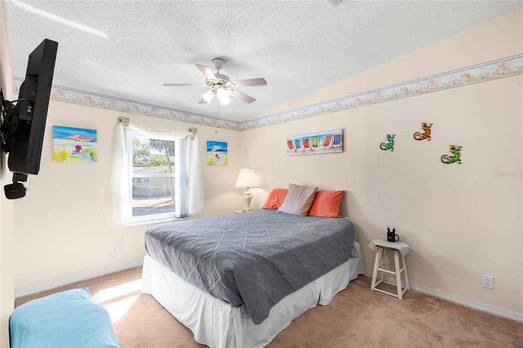 For Sale: $489,999 (3 beds, 3 baths, 2204 Square Feet)