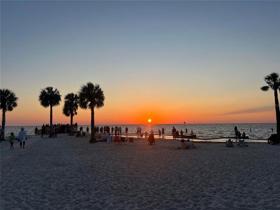 For Sale: $489,999 (3 beds, 3 baths, 2204 Square Feet)