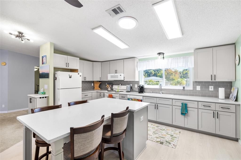 For Sale: $489,999 (3 beds, 3 baths, 2204 Square Feet)