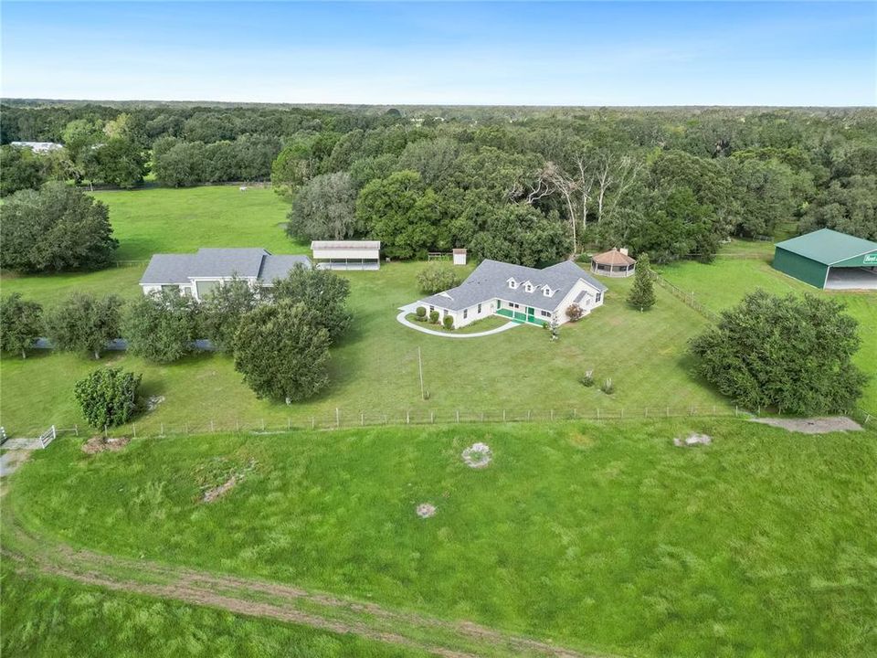 For Sale: $1,950,000 (4 beds, 2 baths, 2539 Square Feet)