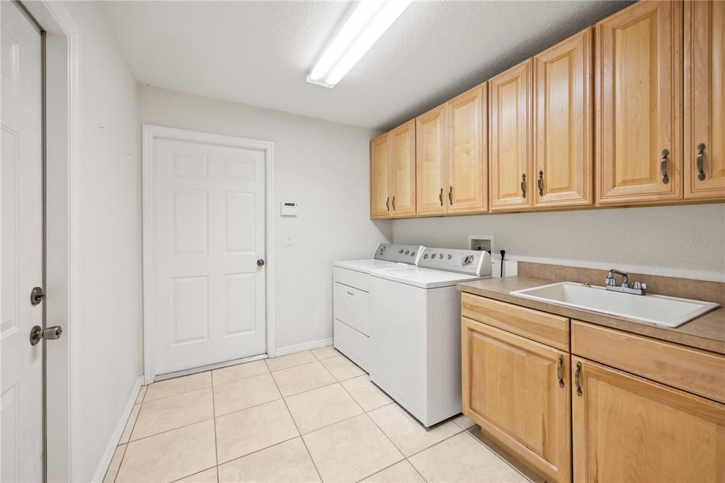 For Sale: $1,950,000 (4 beds, 2 baths, 2539 Square Feet)