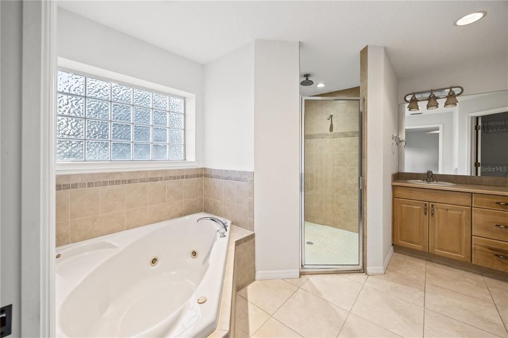 For Sale: $1,950,000 (4 beds, 2 baths, 2539 Square Feet)