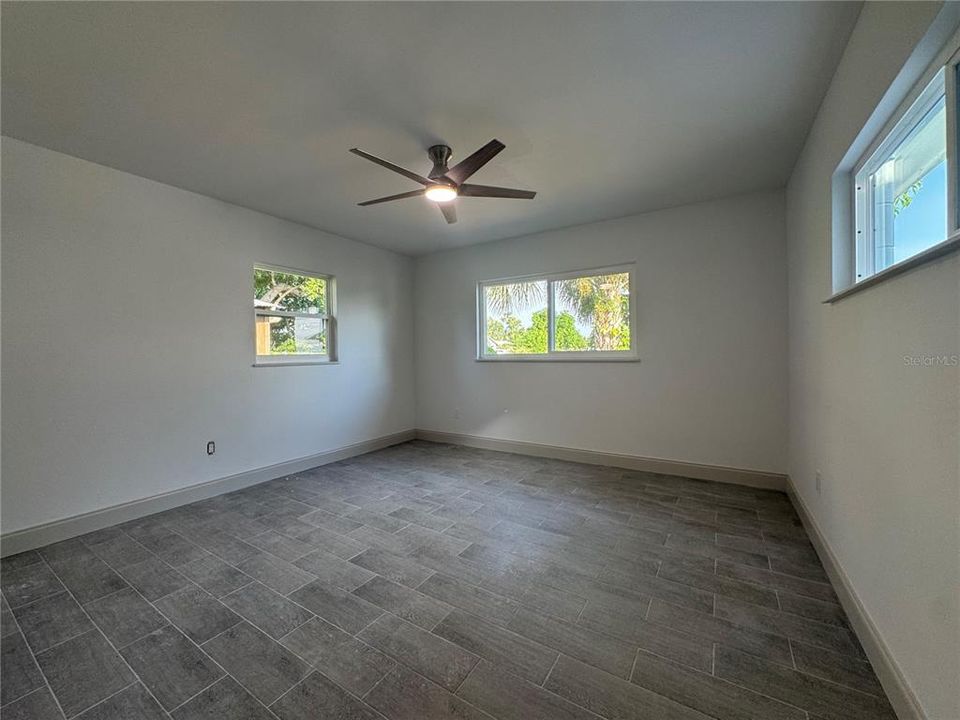 For Sale: $370,000 (4 beds, 2 baths, 1727 Square Feet)