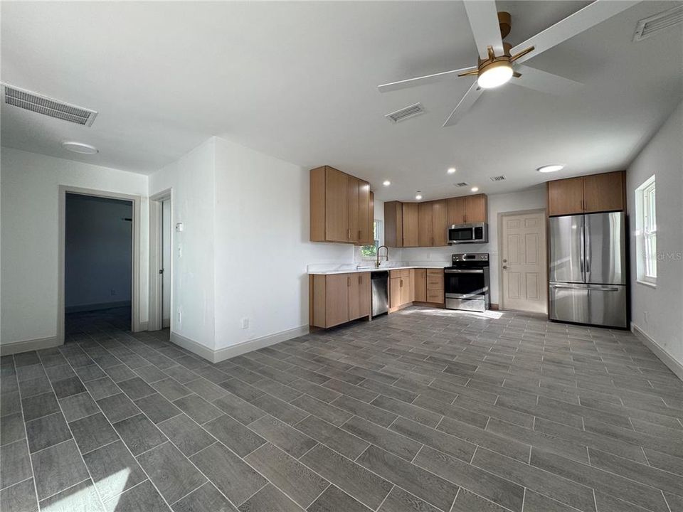 For Sale: $370,000 (4 beds, 2 baths, 1727 Square Feet)