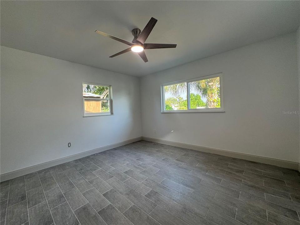 For Sale: $370,000 (4 beds, 2 baths, 1727 Square Feet)