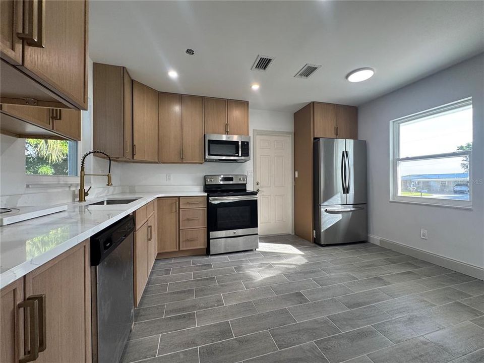 For Sale: $370,000 (4 beds, 2 baths, 1727 Square Feet)
