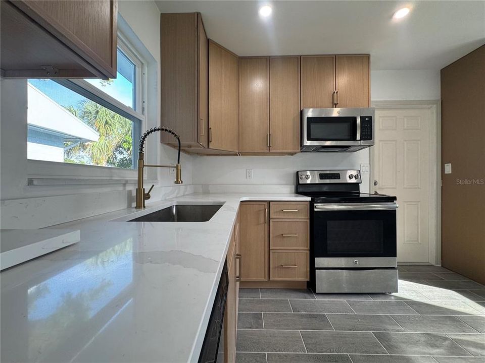 For Sale: $370,000 (4 beds, 2 baths, 1727 Square Feet)