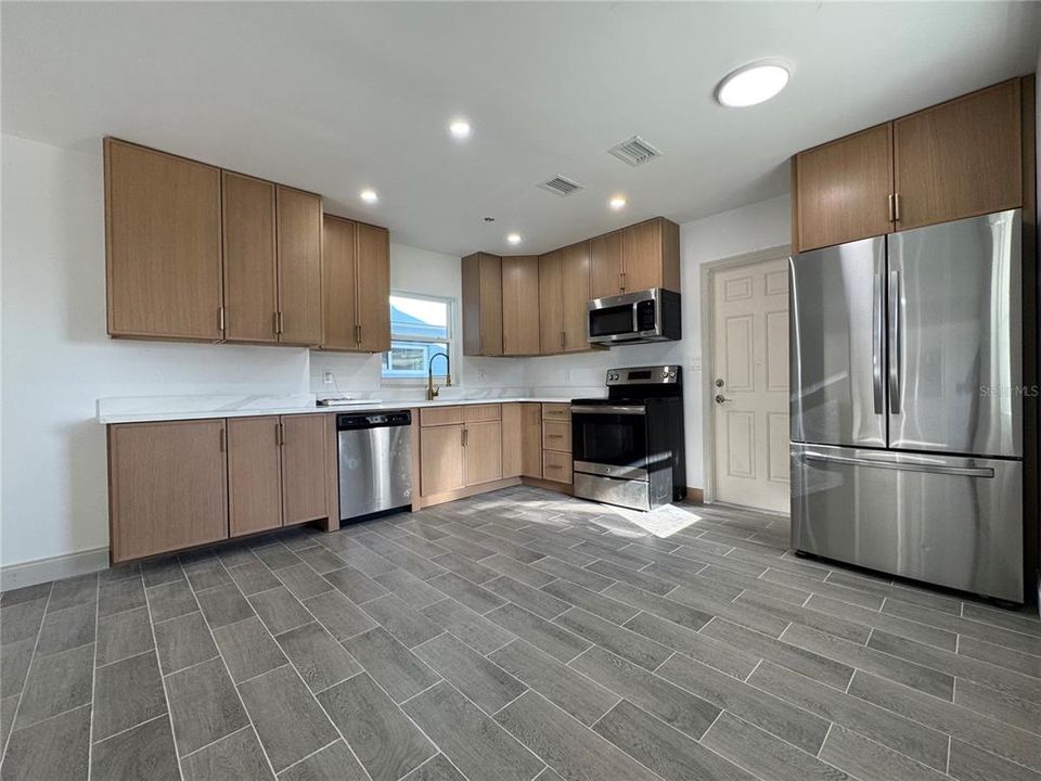 For Sale: $370,000 (4 beds, 2 baths, 1727 Square Feet)