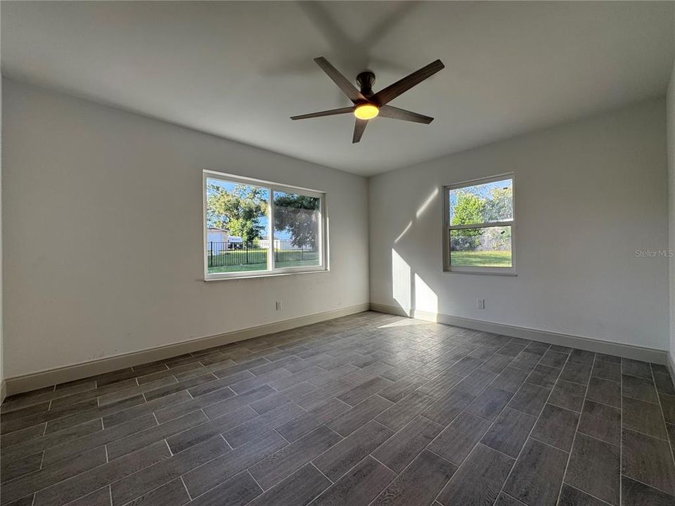 For Sale: $370,000 (4 beds, 2 baths, 1727 Square Feet)