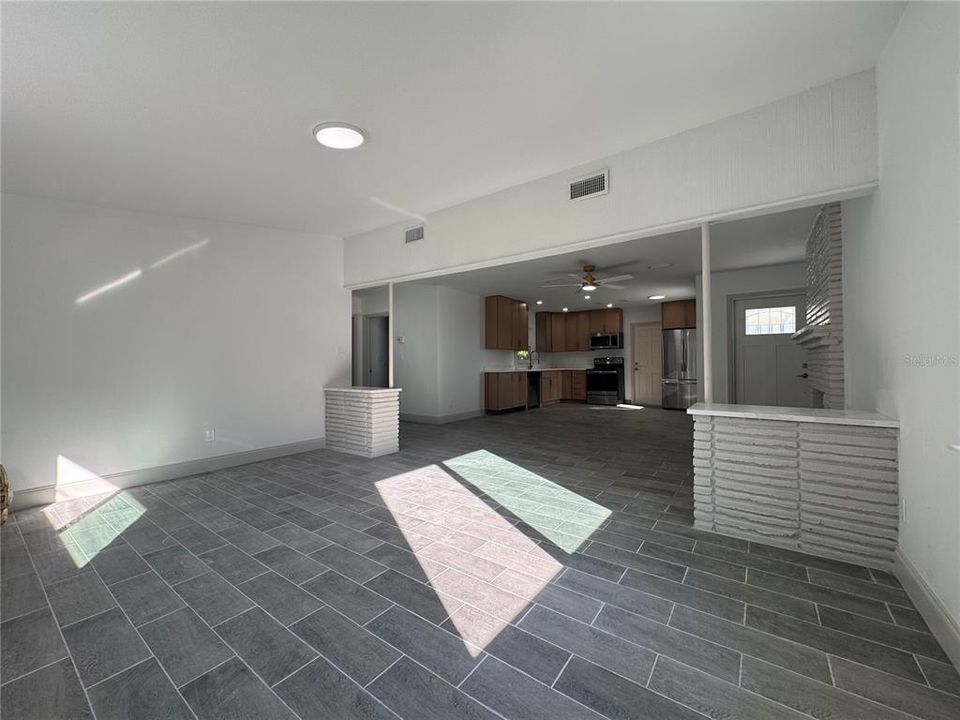 For Sale: $370,000 (4 beds, 2 baths, 1727 Square Feet)