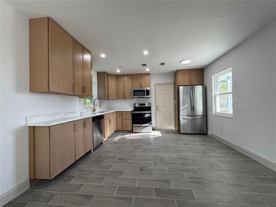 For Sale: $370,000 (4 beds, 2 baths, 1727 Square Feet)