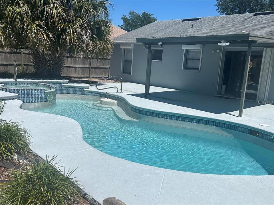 For Sale: $310,000 (3 beds, 2 baths, 1422 Square Feet)