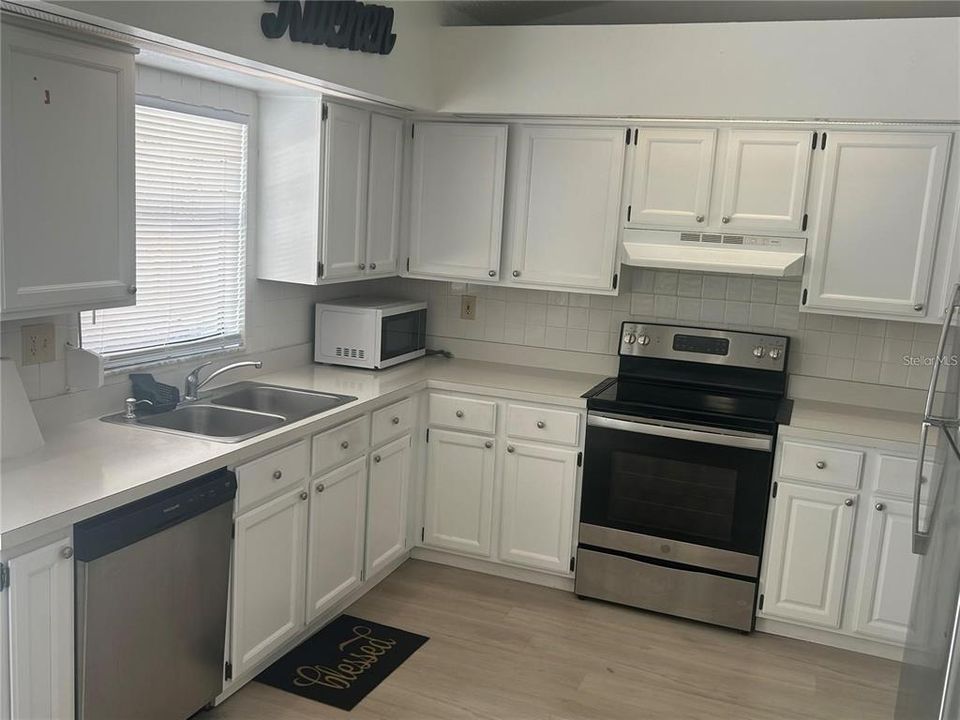 For Sale: $310,000 (3 beds, 2 baths, 1422 Square Feet)