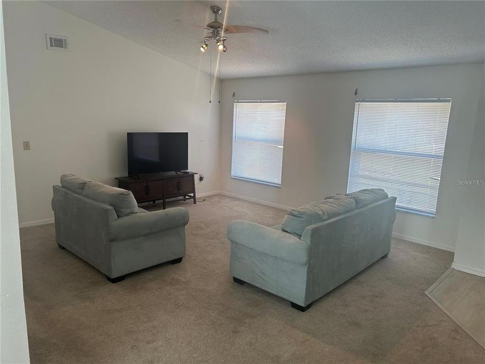 For Sale: $310,000 (3 beds, 2 baths, 1422 Square Feet)