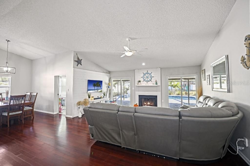 待售: $519,500 (3 贝兹, 2 浴室, 1718 平方英尺)