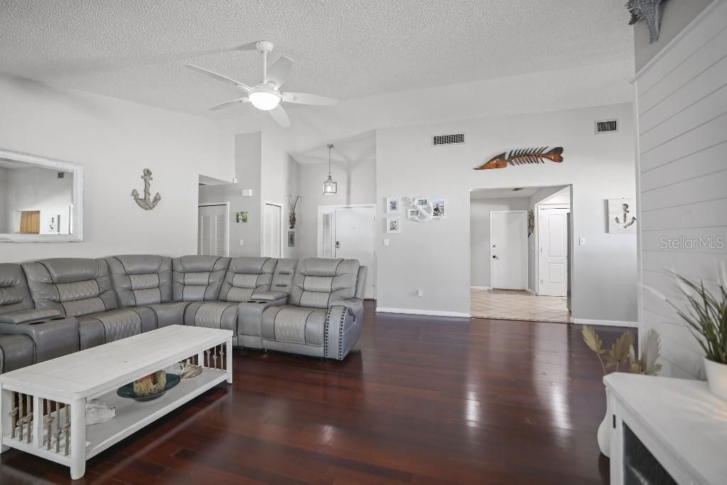 待售: $519,500 (3 贝兹, 2 浴室, 1718 平方英尺)