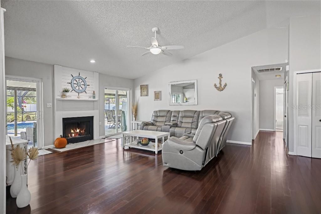 待售: $519,500 (3 贝兹, 2 浴室, 1718 平方英尺)