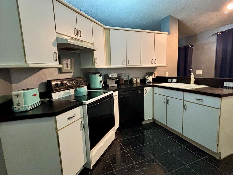 For Sale: $389,900 (3 beds, 2 baths, 1807 Square Feet)