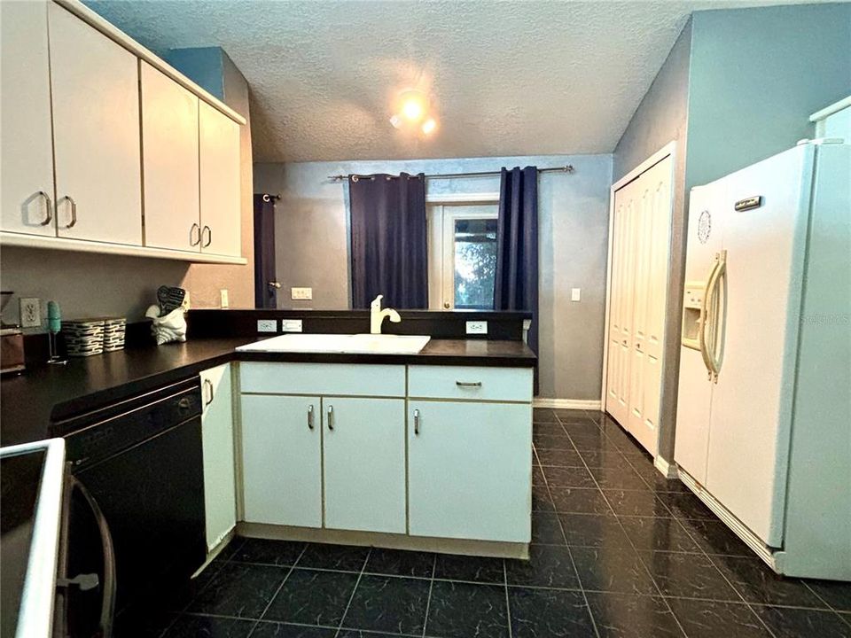 For Sale: $389,900 (3 beds, 2 baths, 1807 Square Feet)