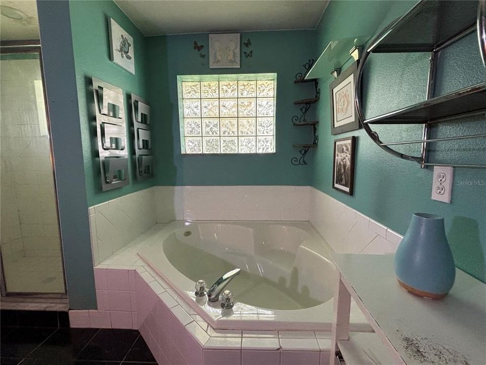 For Sale: $389,900 (3 beds, 2 baths, 1807 Square Feet)