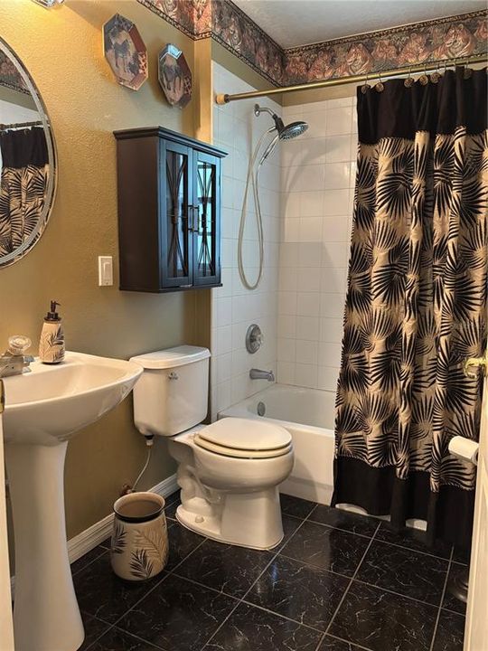 For Sale: $389,900 (3 beds, 2 baths, 1807 Square Feet)