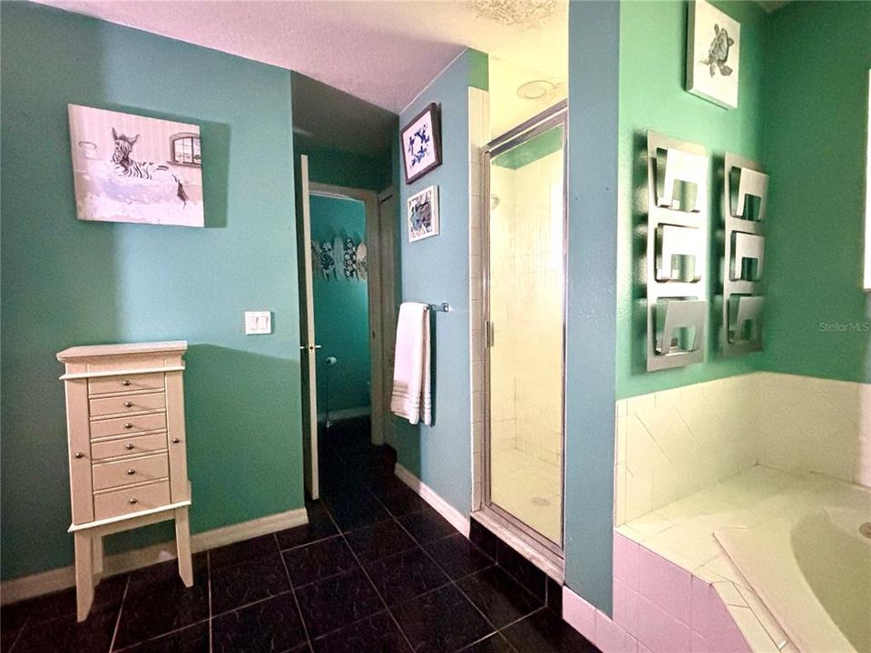 For Sale: $389,900 (3 beds, 2 baths, 1807 Square Feet)