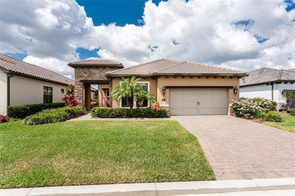 For Sale: $899,000 (3 beds, 3 baths, 2662 Square Feet)