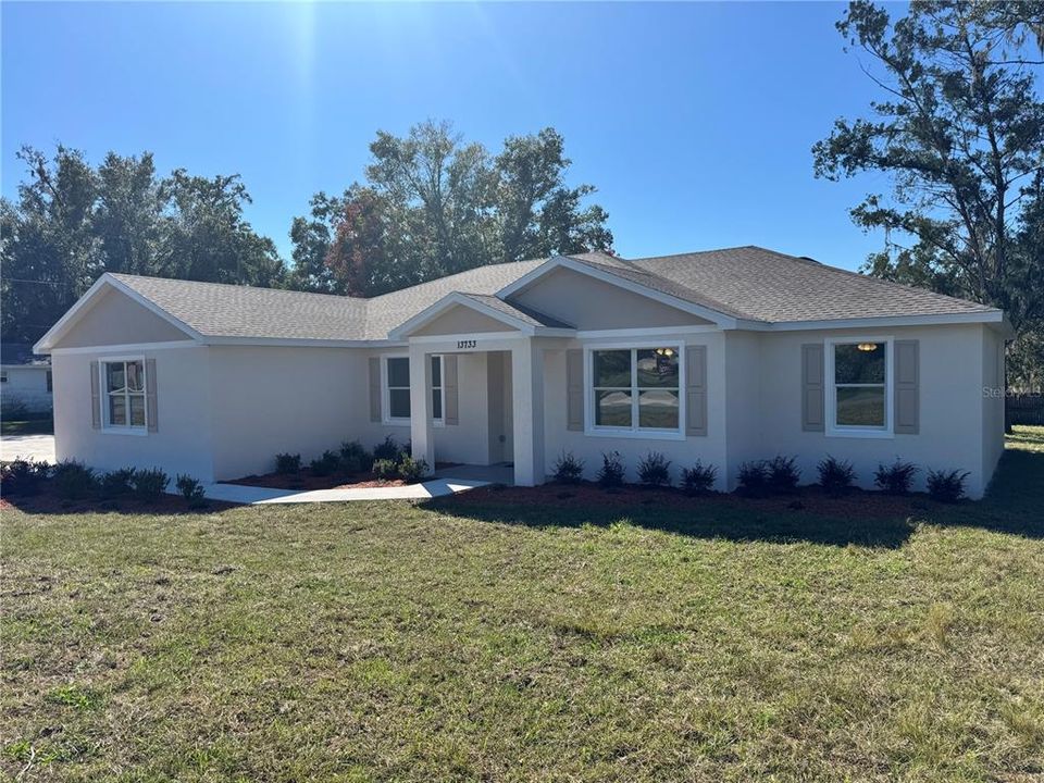 合同活跃: $459,000 (4 贝兹, 2 浴室, 2463 平方英尺)