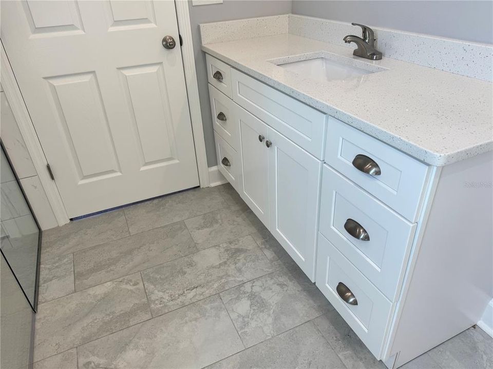 合同活跃: $459,000 (4 贝兹, 2 浴室, 2463 平方英尺)