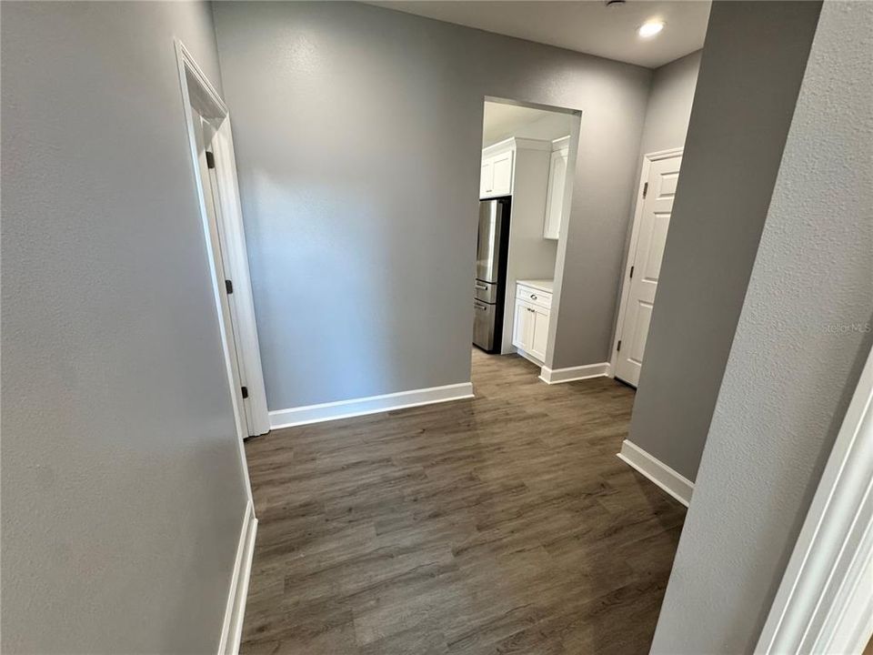 合同活跃: $459,000 (4 贝兹, 2 浴室, 2463 平方英尺)