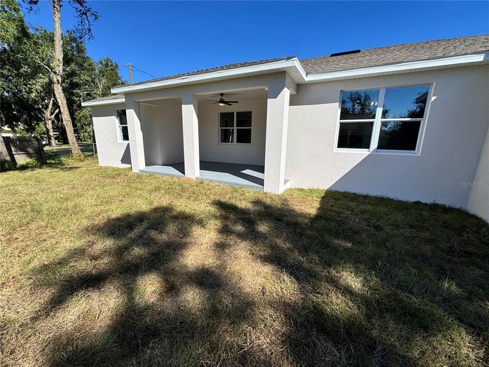 合同活跃: $459,000 (4 贝兹, 2 浴室, 2463 平方英尺)