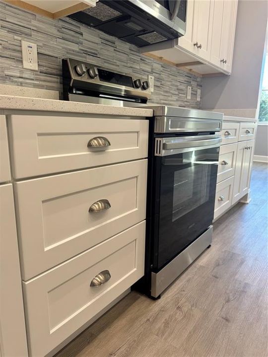 合同活跃: $459,000 (4 贝兹, 2 浴室, 2463 平方英尺)