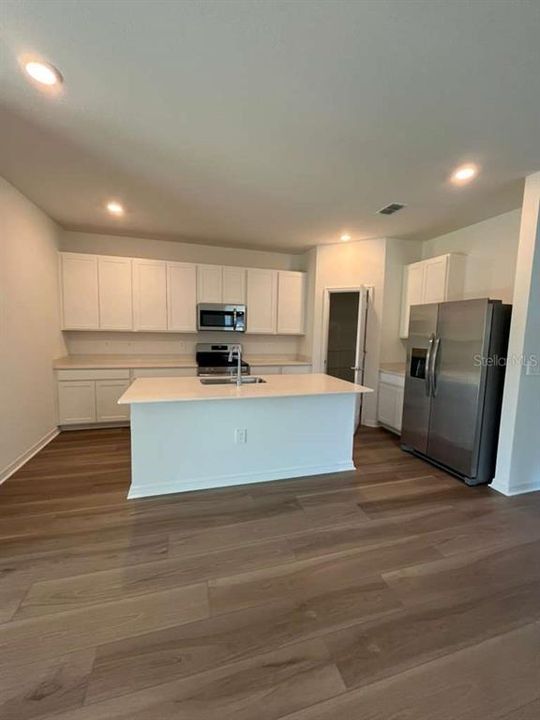 В аренду: $2,200 (4 спален, 3 ванн, 1978 Квадратных фут)