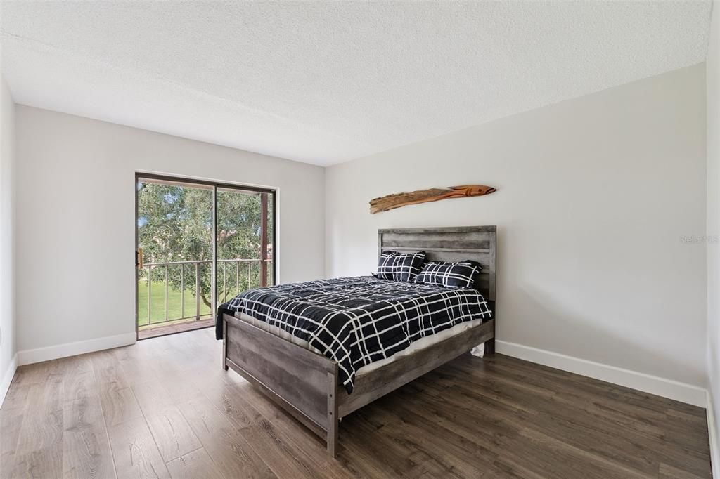 На продажу: $105,000 (2 спален, 2 ванн, 954 Квадратных фут)